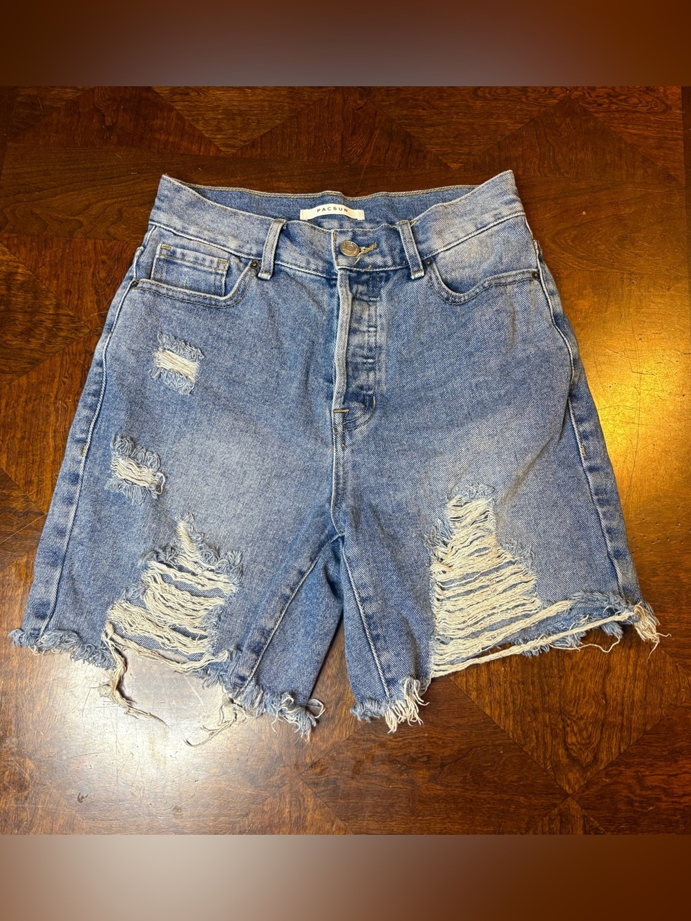Pacsun women’s size 25 high rise boy short Bermuda mid thigh medium wash